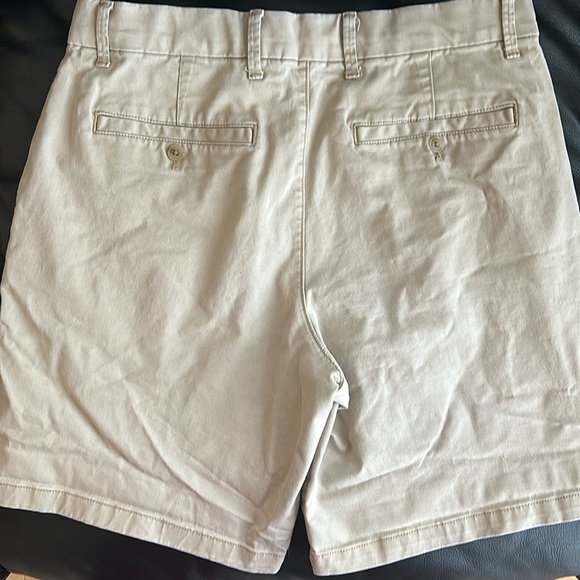 Gap 8” Chino short - Picture 3 of 3